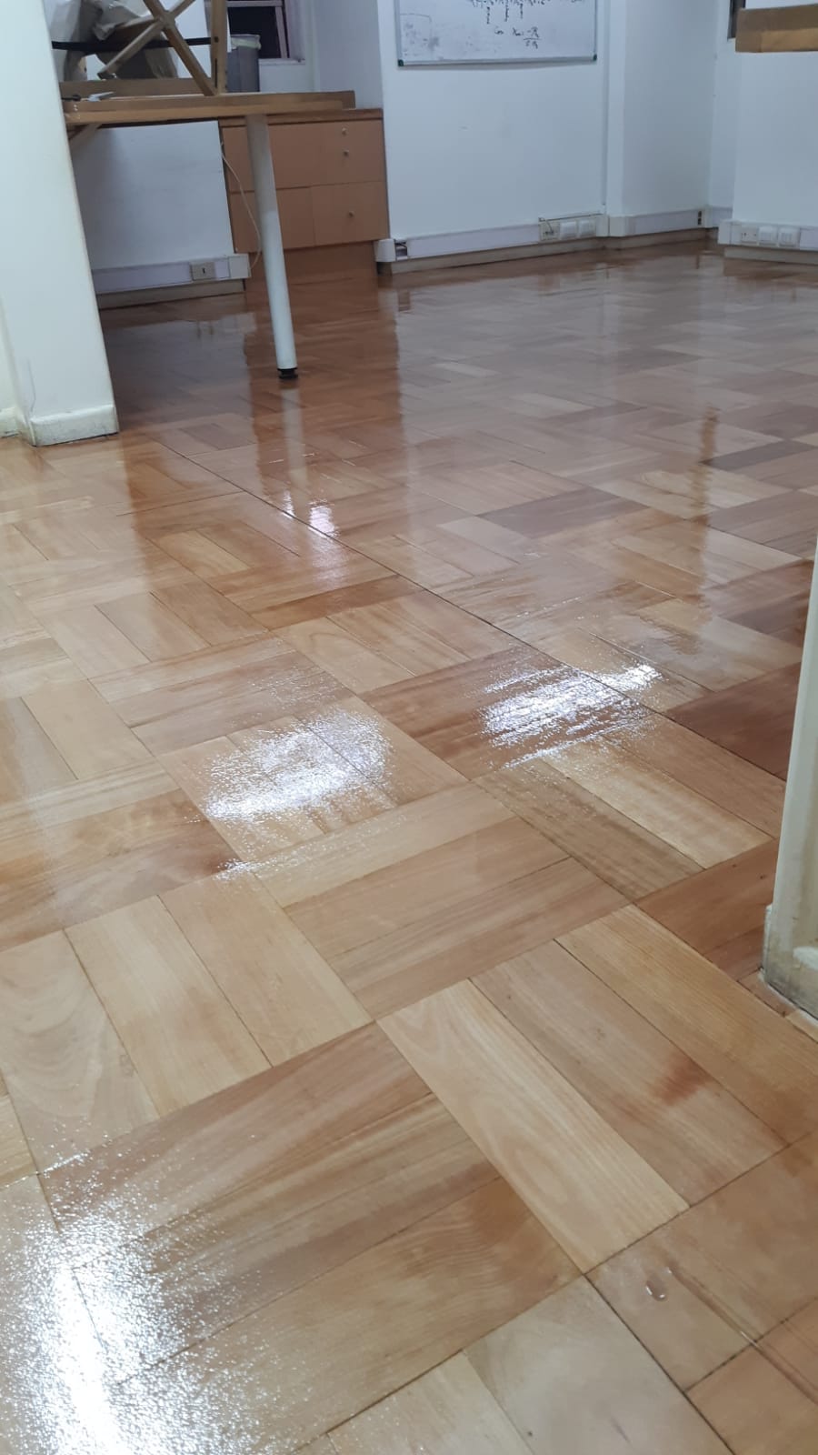 Piso de parquet restaurado por Aypark Pisos